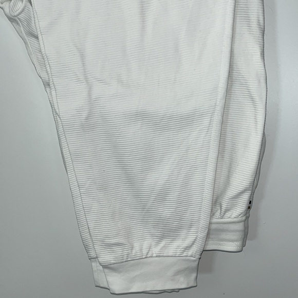 Hugo Boss”Heritage”Sweat Pants size XL. Waist is 34”-38”and inseam 29”. Like New - Picture 5 of 14